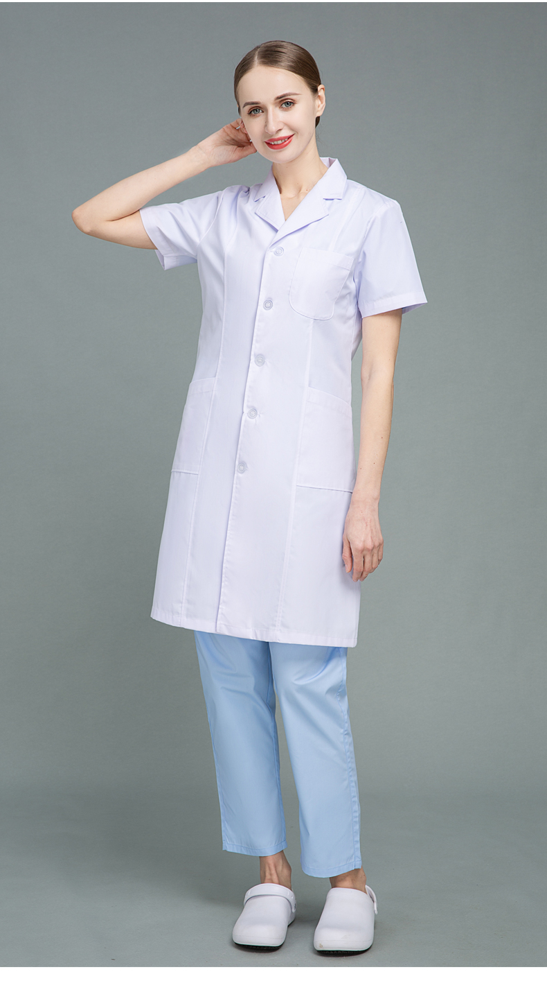 간호사는 흰색 실험실 코트 치과 진료소 의사를 외투 외과 가운 의료 유니폼을 입습니다.